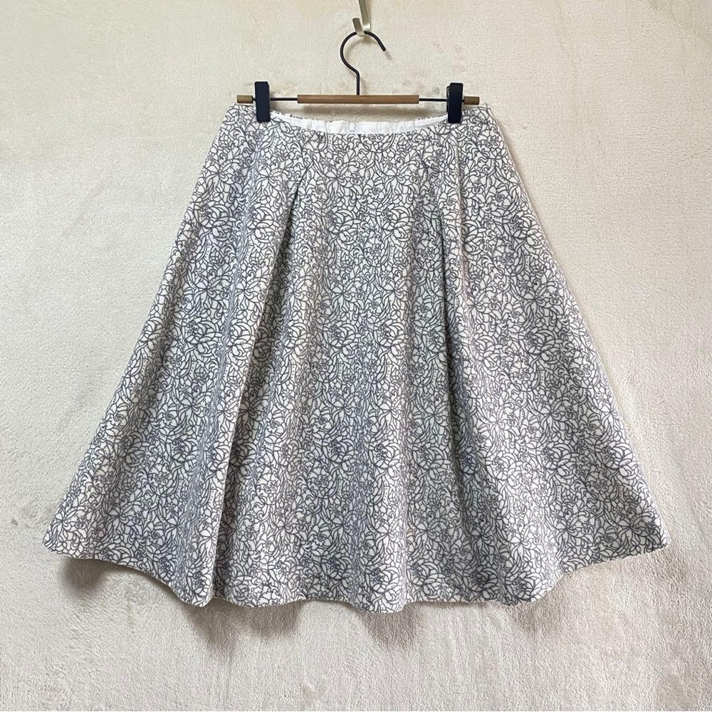 Chic Floral A-Line Skirt in Gray